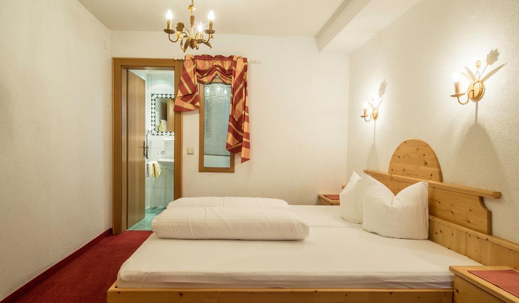 Garni Elfrieda 3*